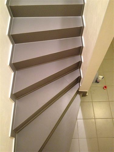 Treppenabgang neu belegt mit Grespania coverlam Fliesen